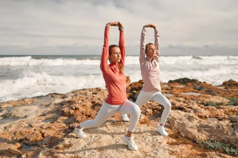 Mode och yoga – vad ska man ha på sig till yogaklassen?