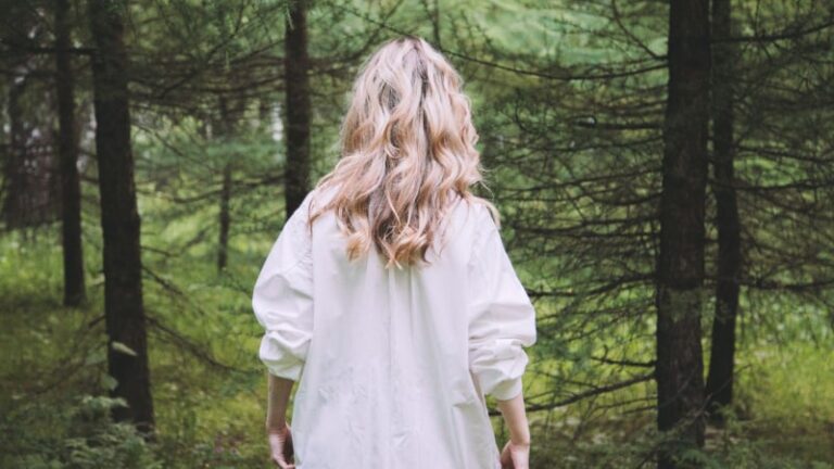 Cool blond: kalla toner i ditt hår