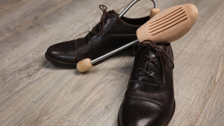 Hur stretchar man sina skor effektivt? En guide för alla typer av skor