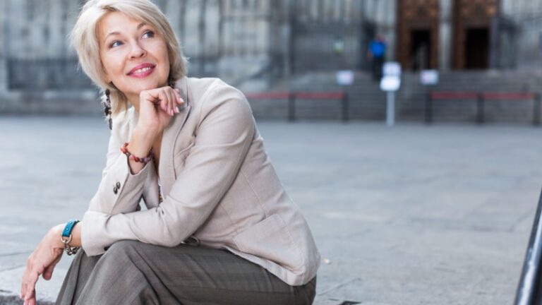 Föryngrande frisyrer för 60-åringar