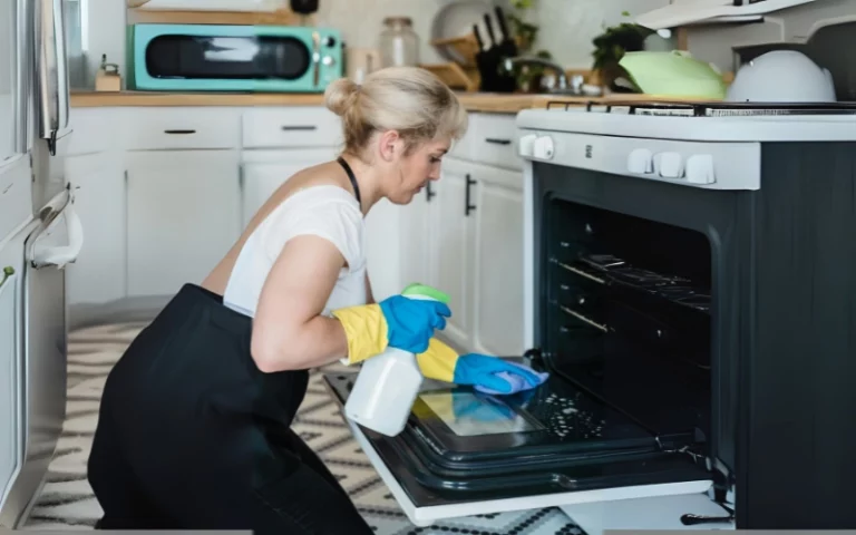 Snabba och enkla knep för städningen av ugnen